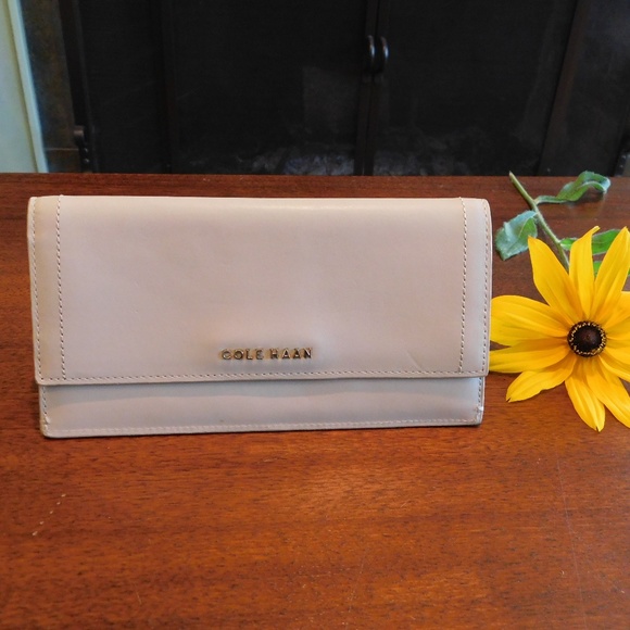 COLE HAAN Handbags - ☆COLE HAAN☆ Cream Leather Wallet ☆